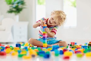 đồ chơi trí tuệ cho bé 2 tuổi