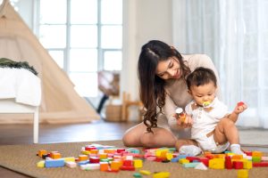 đồ chơi trí tuệ cho bé dưới 1 tuổi